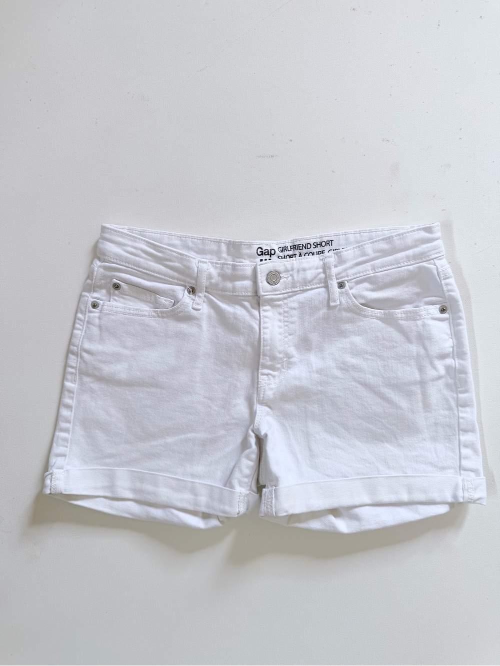 GAP girlfriend white cuffed short